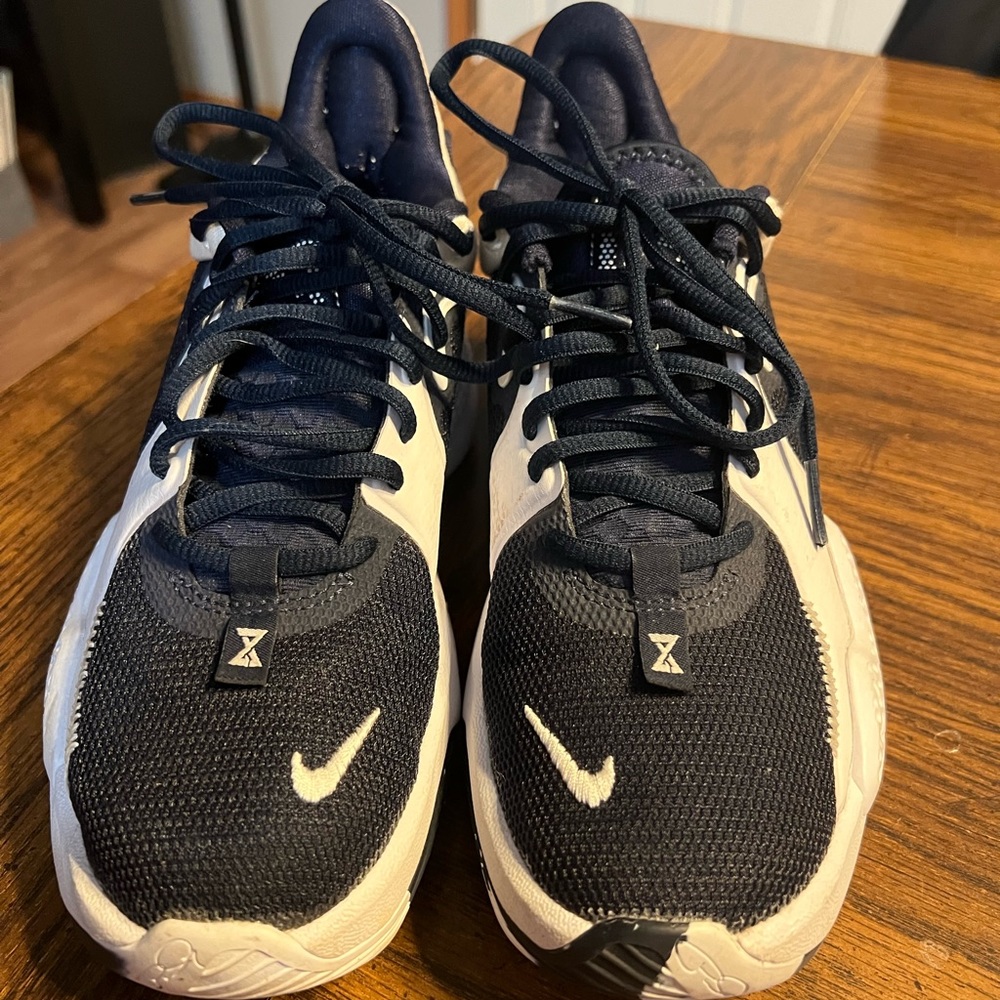 Nike bball shoes